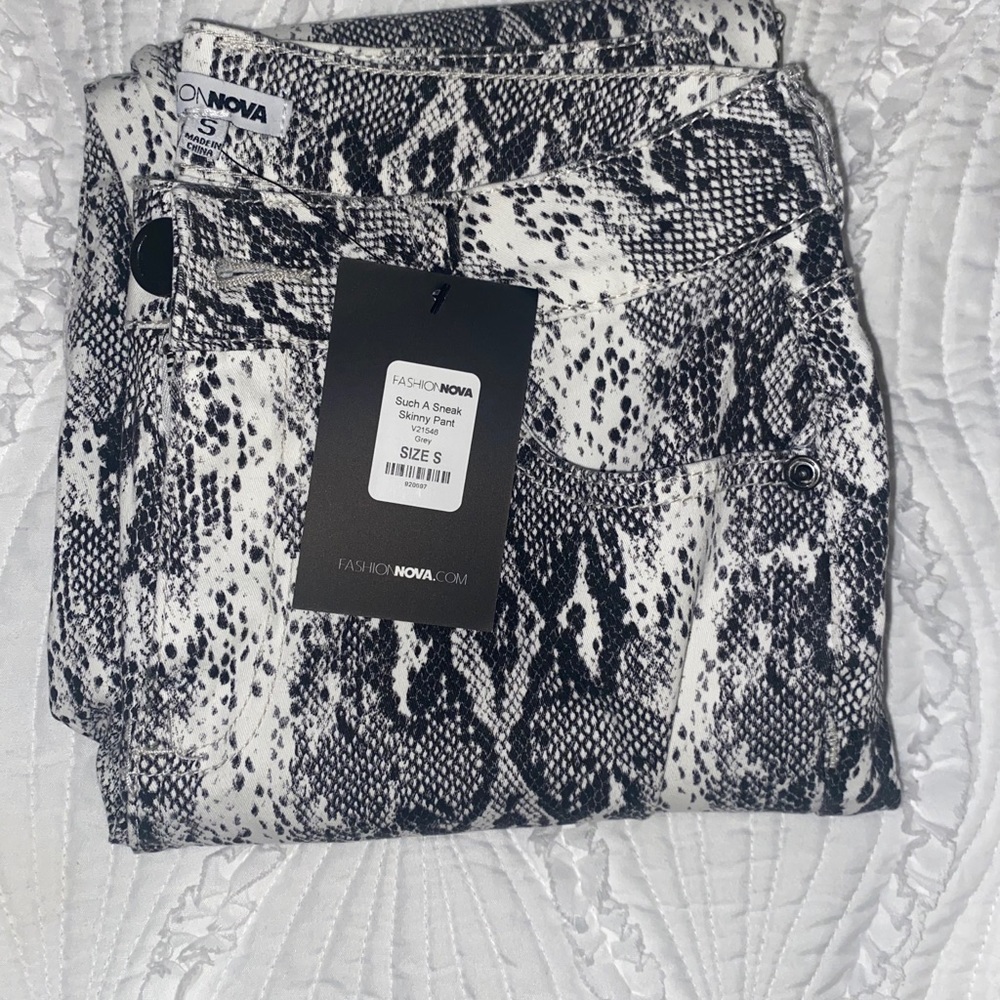 Women’s Snake skin skinny jeans